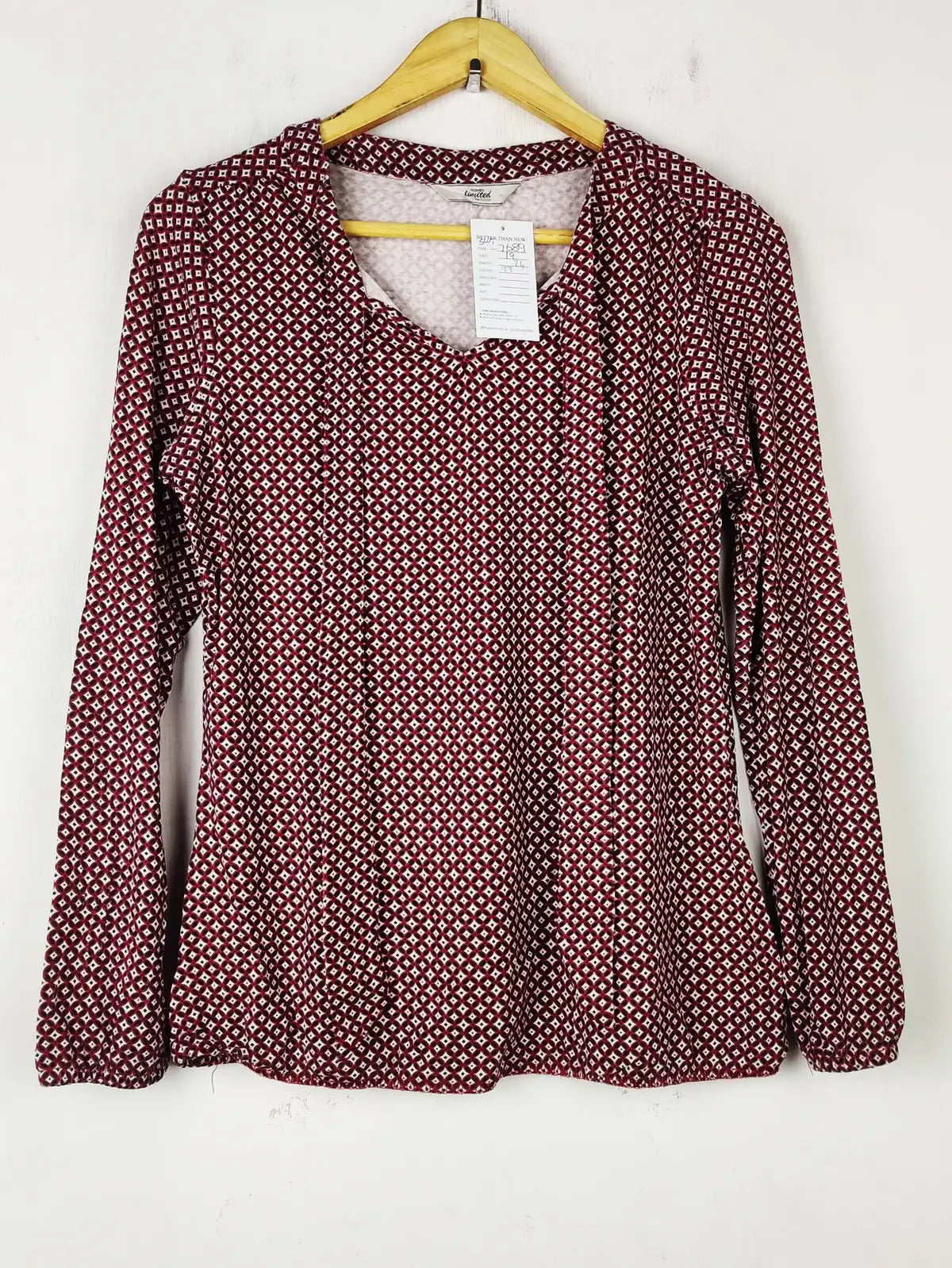 Buy online pre-used pre-loved 100% authentic & Original branded Linted (SWT-7689) available in Pakistan. Top international brands avilable.