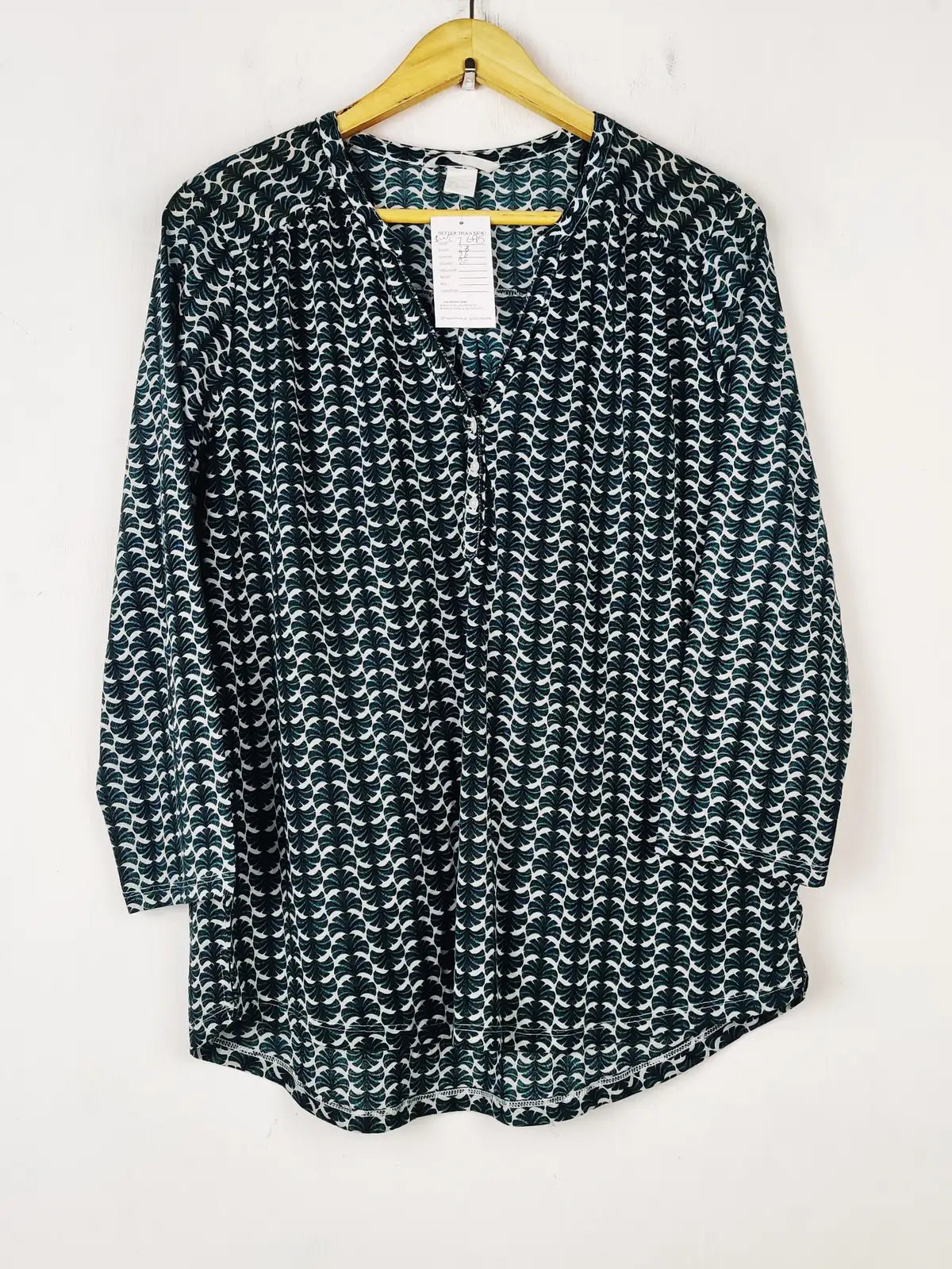 Buy online pre-used pre-loved 100% authentic & Original branded H&M (SWT-7695) available in Pakistan. Top international brands avilable.