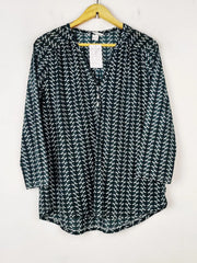 Buy online pre-used pre-loved 100% authentic & Original branded H&M (SWT-7695) available in Pakistan. Top international brands avilable.