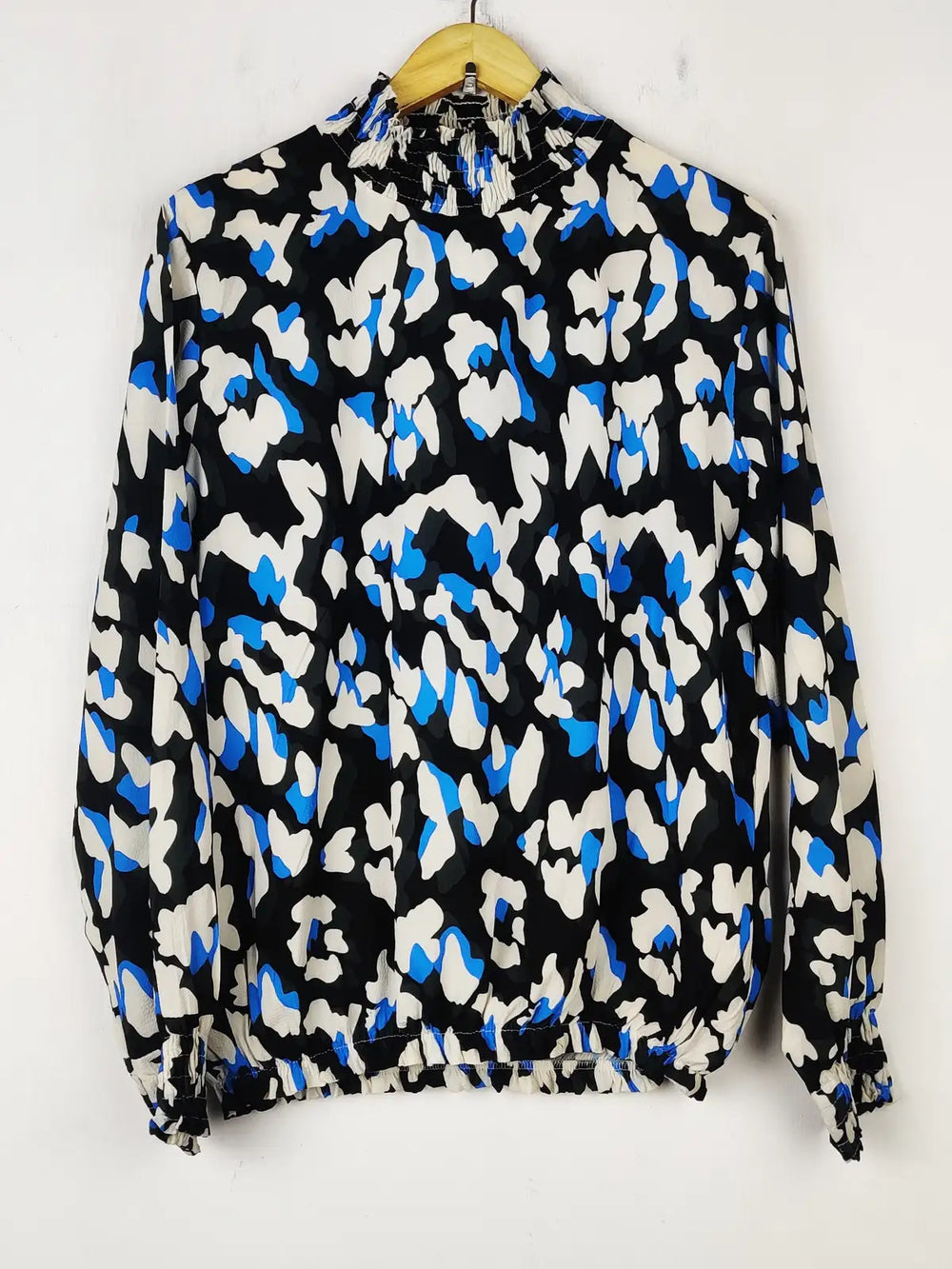 Buy online pre-used pre-loved 100% authentic & Original branded Primark (SWT-7704) available in Pakistan. Top international brands avilable.