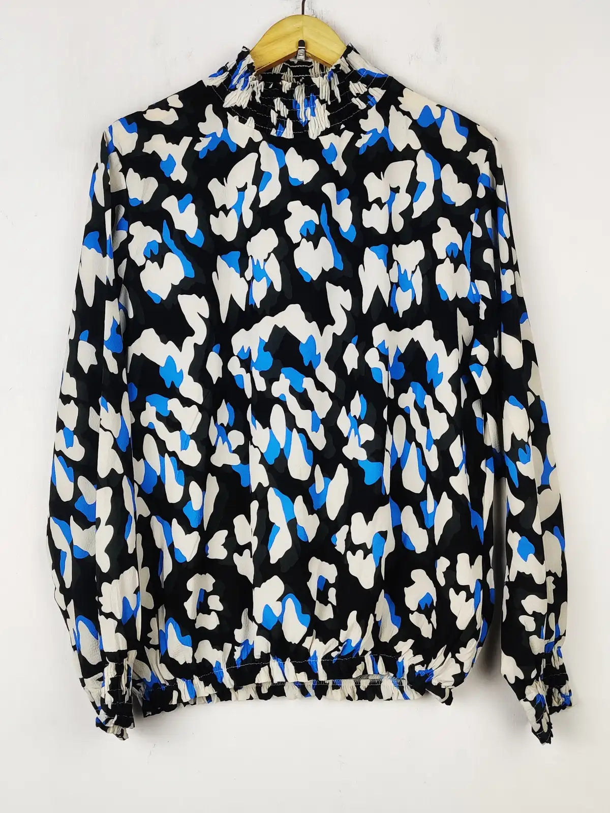 Buy online pre-used pre-loved 100% authentic & Original branded Primark (SWT-7704) available in Pakistan. Top international brands avilable.