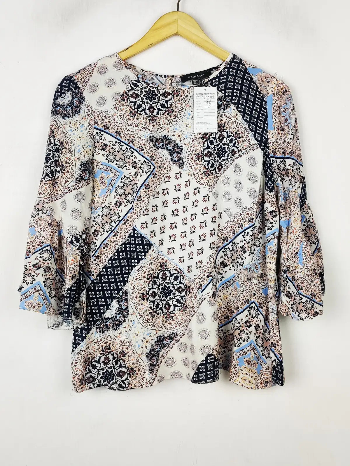 Buy online pre-used pre-loved 100% authentic & Original branded Zara (SWT-7705) available in Pakistan. Top international brands avilable.