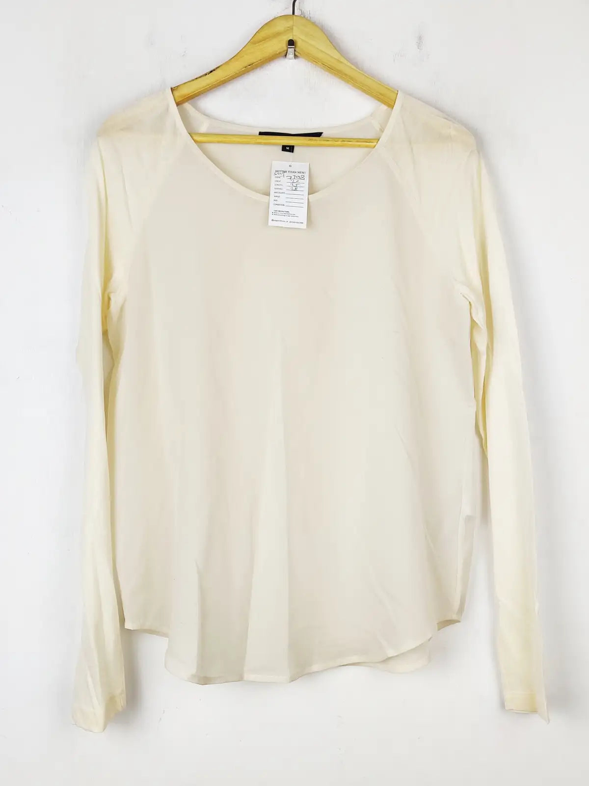 Buy online pre-used pre-loved 100% authentic & Original branded Unknown Brand (SWT-7709) available in Pakistan. Top international brands avilable.
