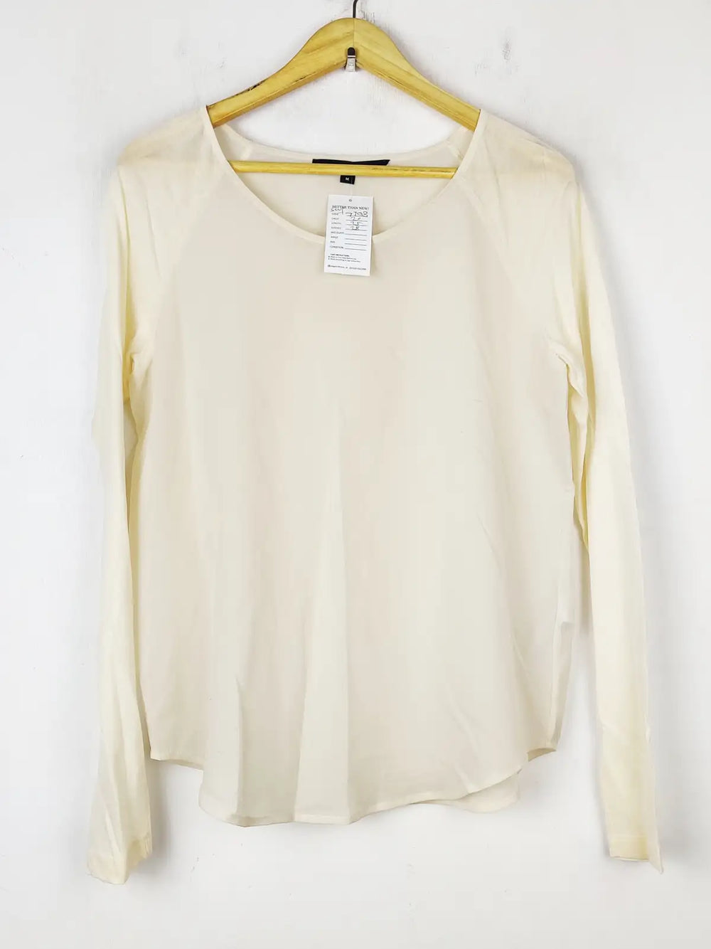 Buy online pre-used pre-loved 100% authentic & Original branded Unknown Brand (SWT-7709) available in Pakistan. Top international brands avilable.