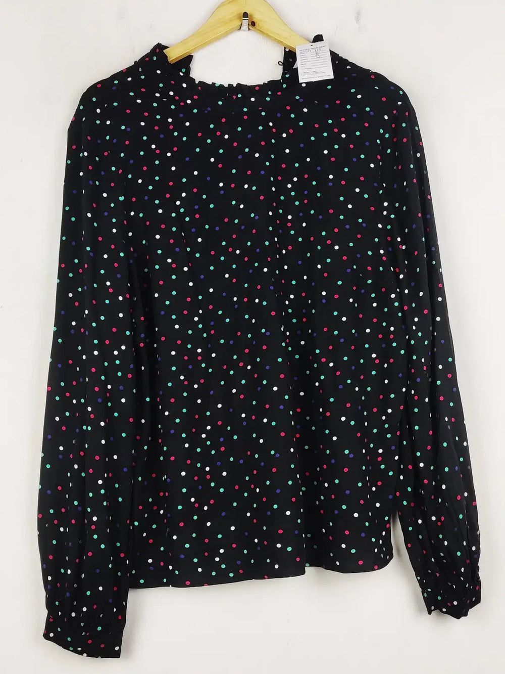 Buy online pre-used pre-loved 100% authentic & Original branded Tu (SWT-7715) available in Pakistan. Top international brands avilable.