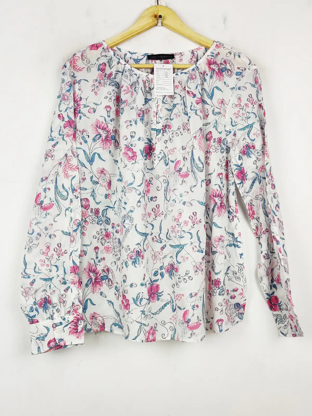 Buy online pre-used pre-loved 100% authentic & Original branded Marks & Spencer (SWT-7741) available in Pakistan. Top international brands avilable.
