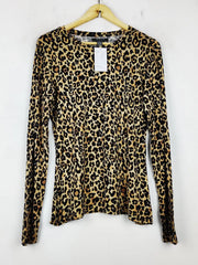 Buy online pre-used pre-loved 100% authentic & Original branded Primark (SWT-7742) available in Pakistan. Top international brands avilable.