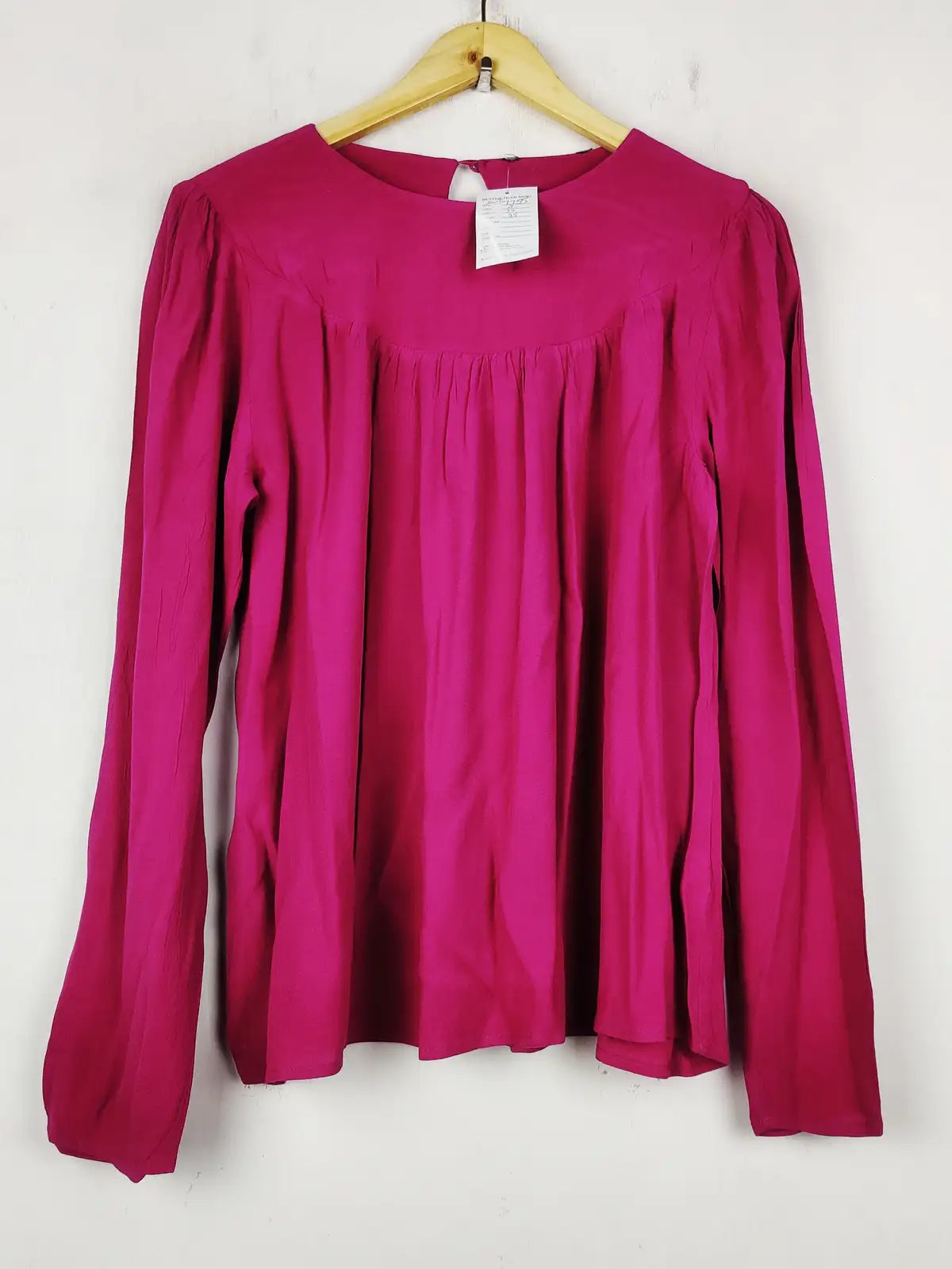Buy online pre-used pre-loved 100% authentic & Original branded Unknown Brand (SWT-7755) available in Pakistan. Top international brands avilable.