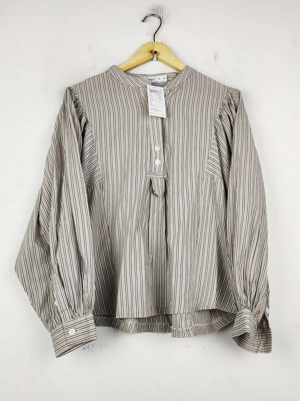 Buy online pre-used pre-loved 100% authentic & Original branded Warehouse (SWT-7776) available in Pakistan. Top international brands avilable.