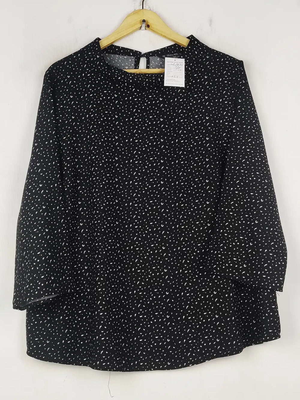 Buy online pre-used pre-loved 100% authentic & Original branded Dunnes Store (SWT-7825) available in Pakistan. Top international brands avilable.