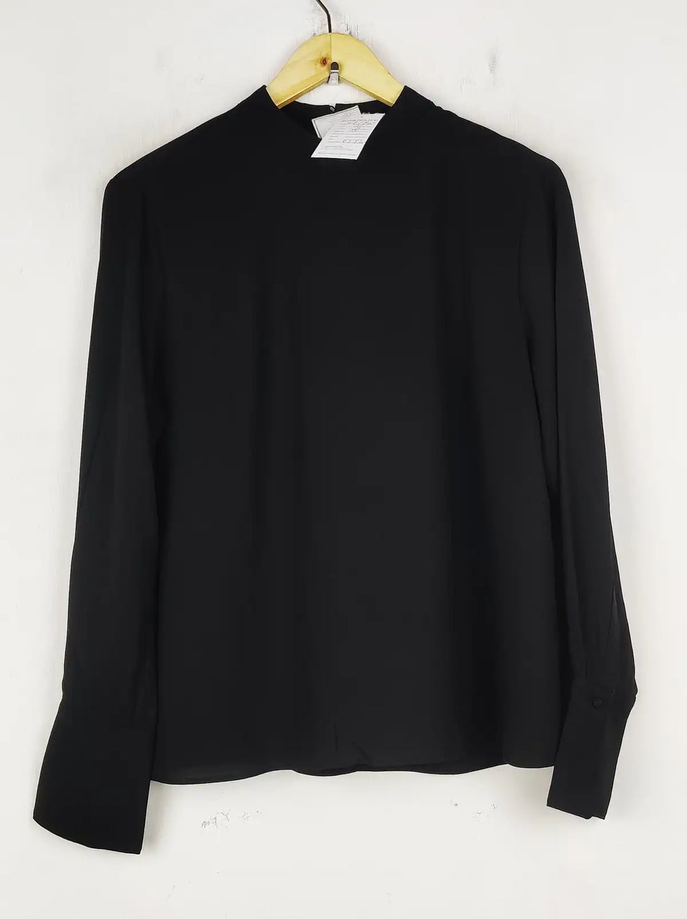 Buy online pre-used pre-loved 100% authentic & Original branded H&M (SWT-7863) available in Pakistan. Top international brands avilable.