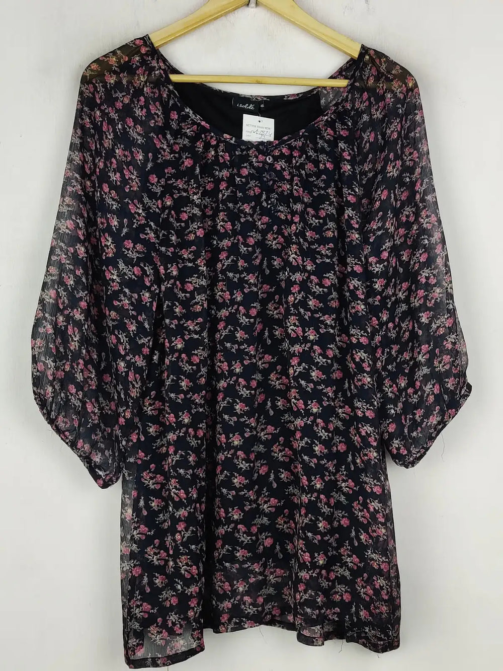 Buy online pre-used pre-loved 100% authentic & Original branded Isolale (SWT-7874) available in Pakistan. Top international brands avilable.