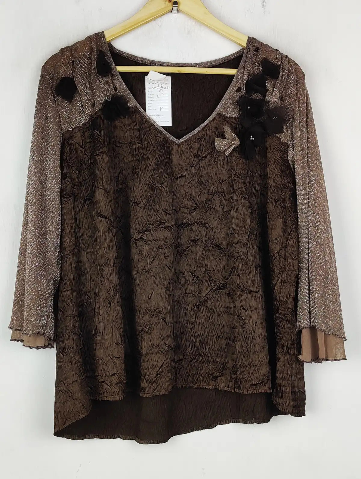 Buy online pre-used pre-loved 100% authentic & Original branded Unknown Brand (SWT-7902) available in Pakistan. Top international brands avilable.