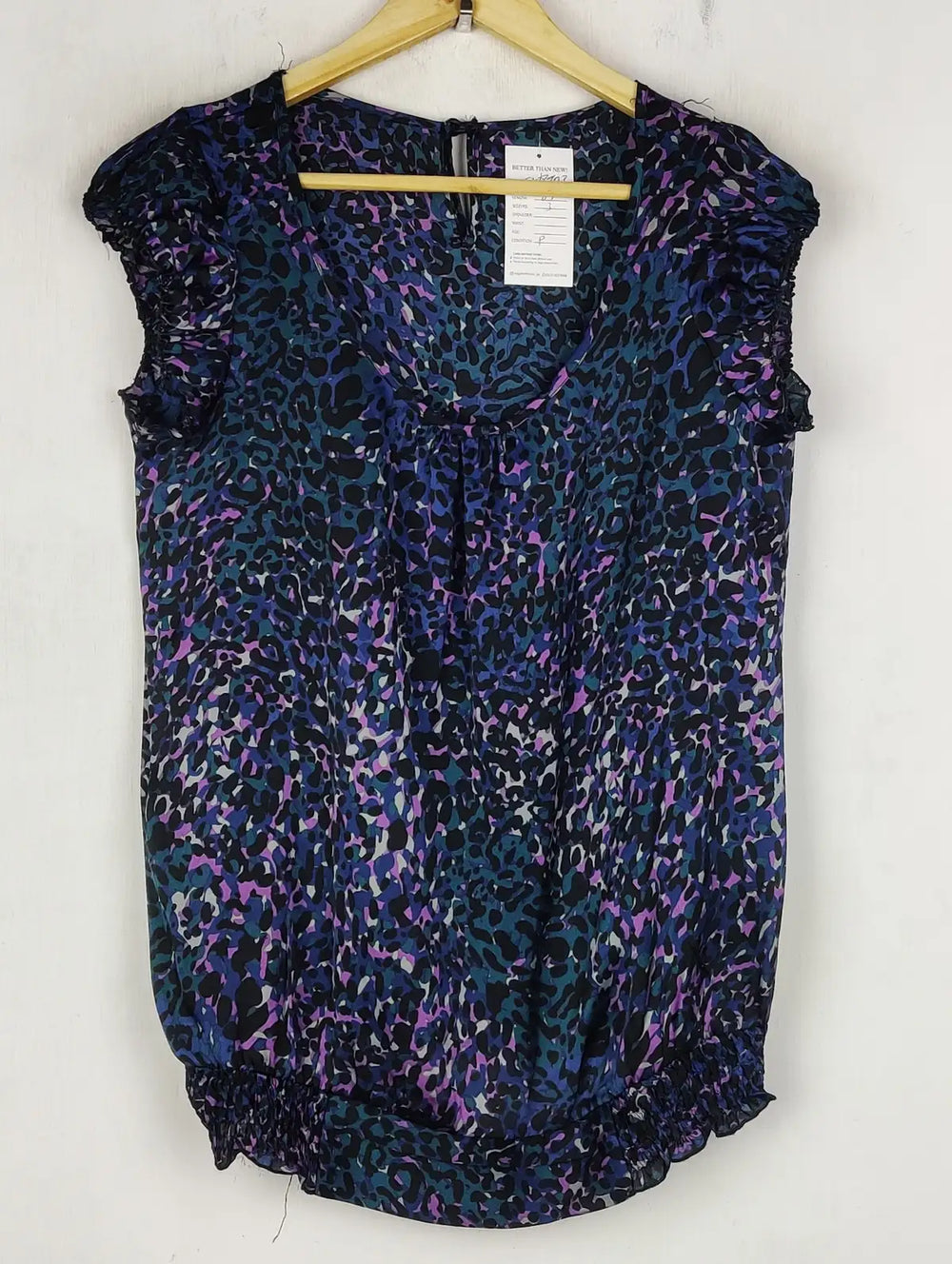 Buy online pre-used pre-loved 100% authentic & Original branded Unknown Brand (SWT-7903) available in Pakistan. Top international brands avilable.