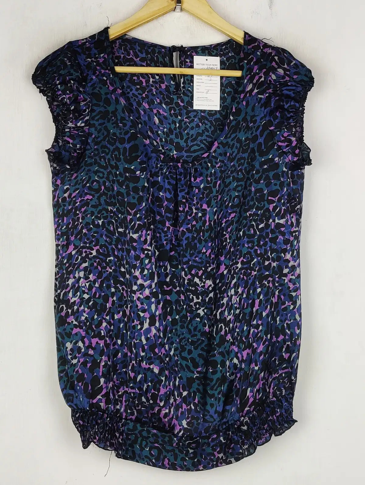 Buy online pre-used pre-loved 100% authentic & Original branded Unknown Brand (SWT-7903) available in Pakistan. Top international brands avilable.