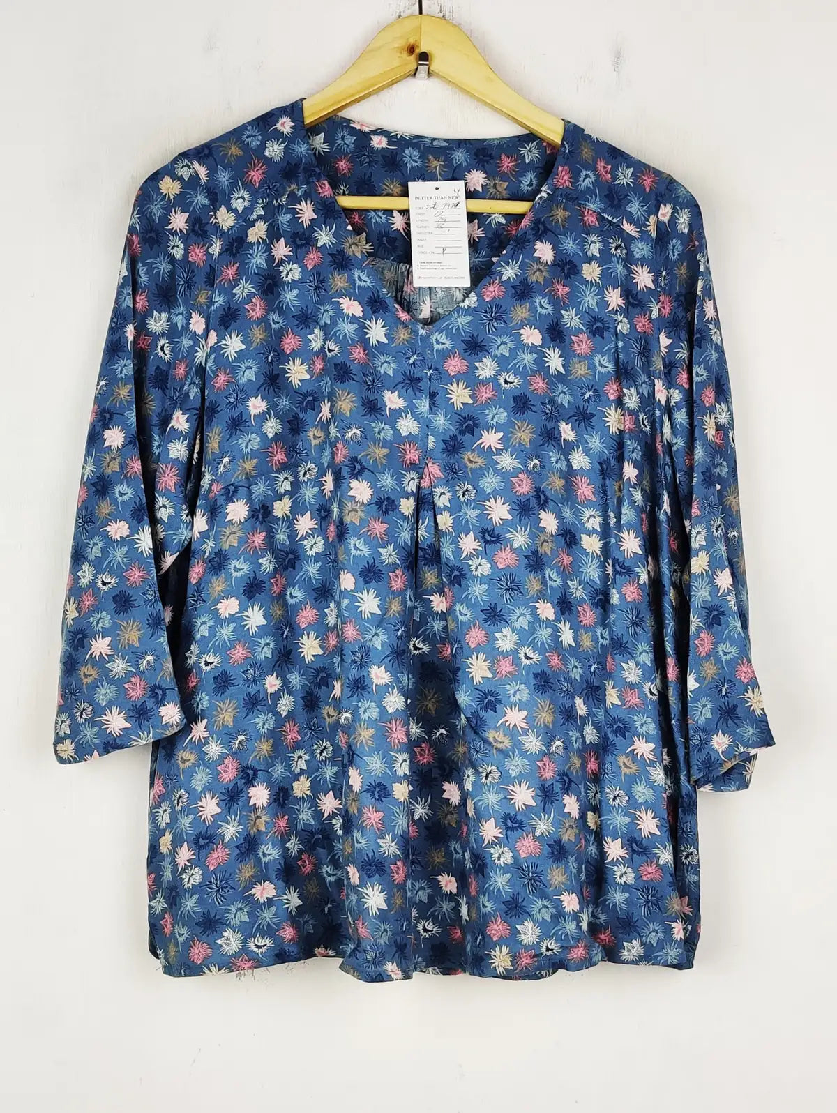 Buy online pre-used pre-loved 100% authentic & Original branded Unknown Brand (SWT-7934) available in Pakistan. Top international brands avilable.