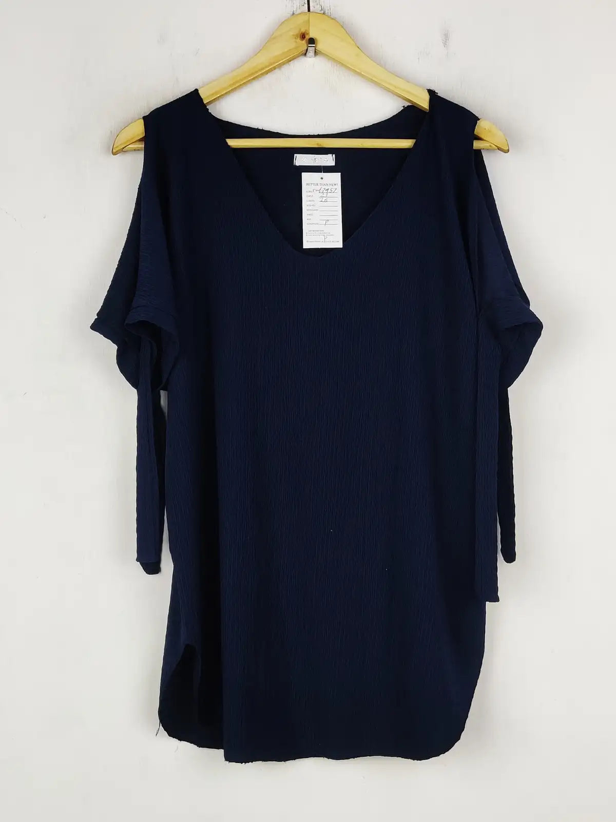 Buy online pre-used pre-loved 100% authentic & Original branded Unknown Brand (SWT-7957) available in Pakistan. Top international brands avilable.
