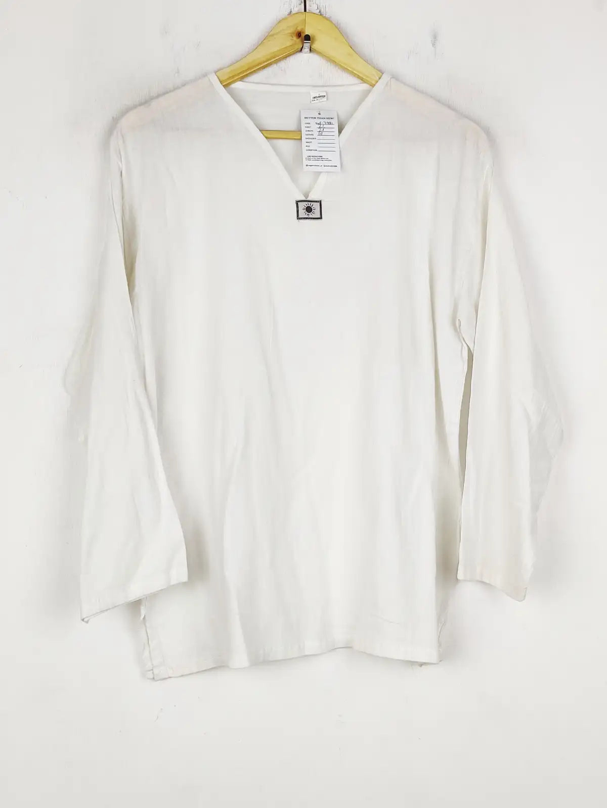 Buy online pre-used pre-loved 100% authentic & Original branded Unknown Brand (SWT-7981) available in Pakistan. Top international brands avilable.