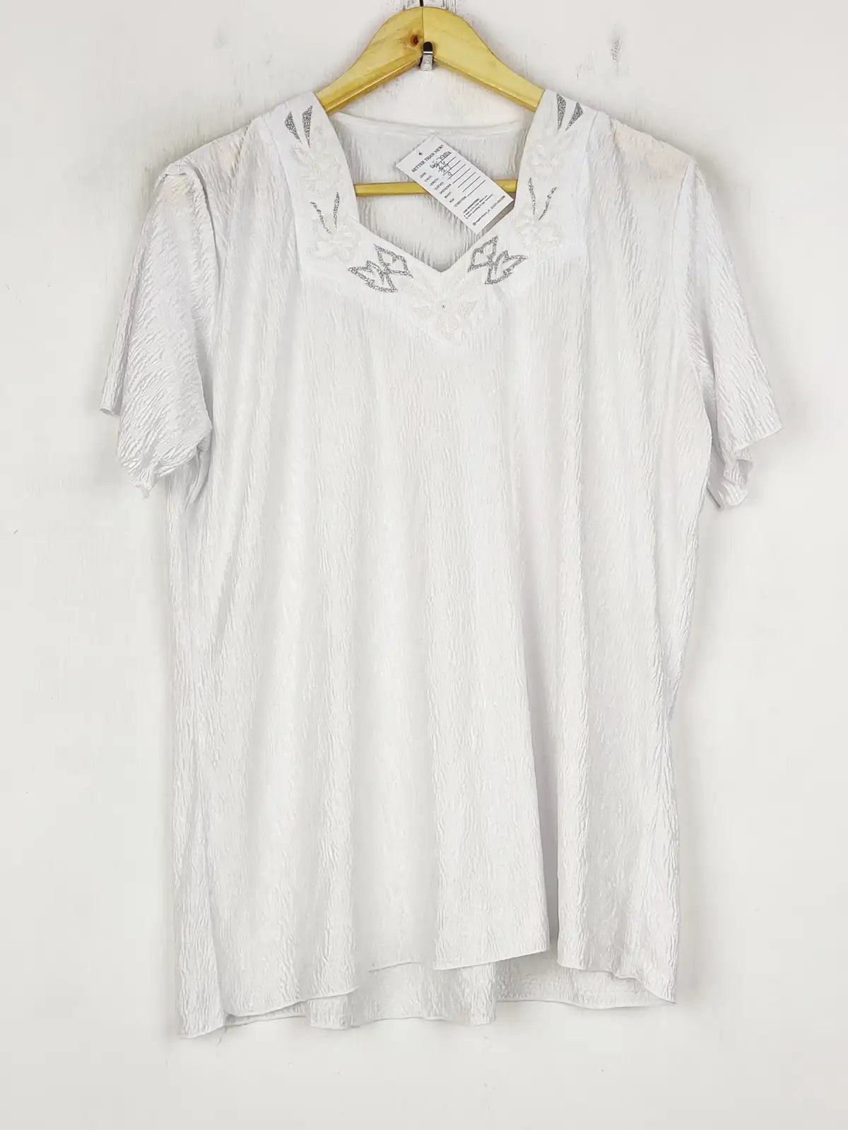 Buy online pre-used pre-loved 100% authentic & Original branded Unknown Brand (SWT-7984) available in Pakistan. Top international brands avilable.