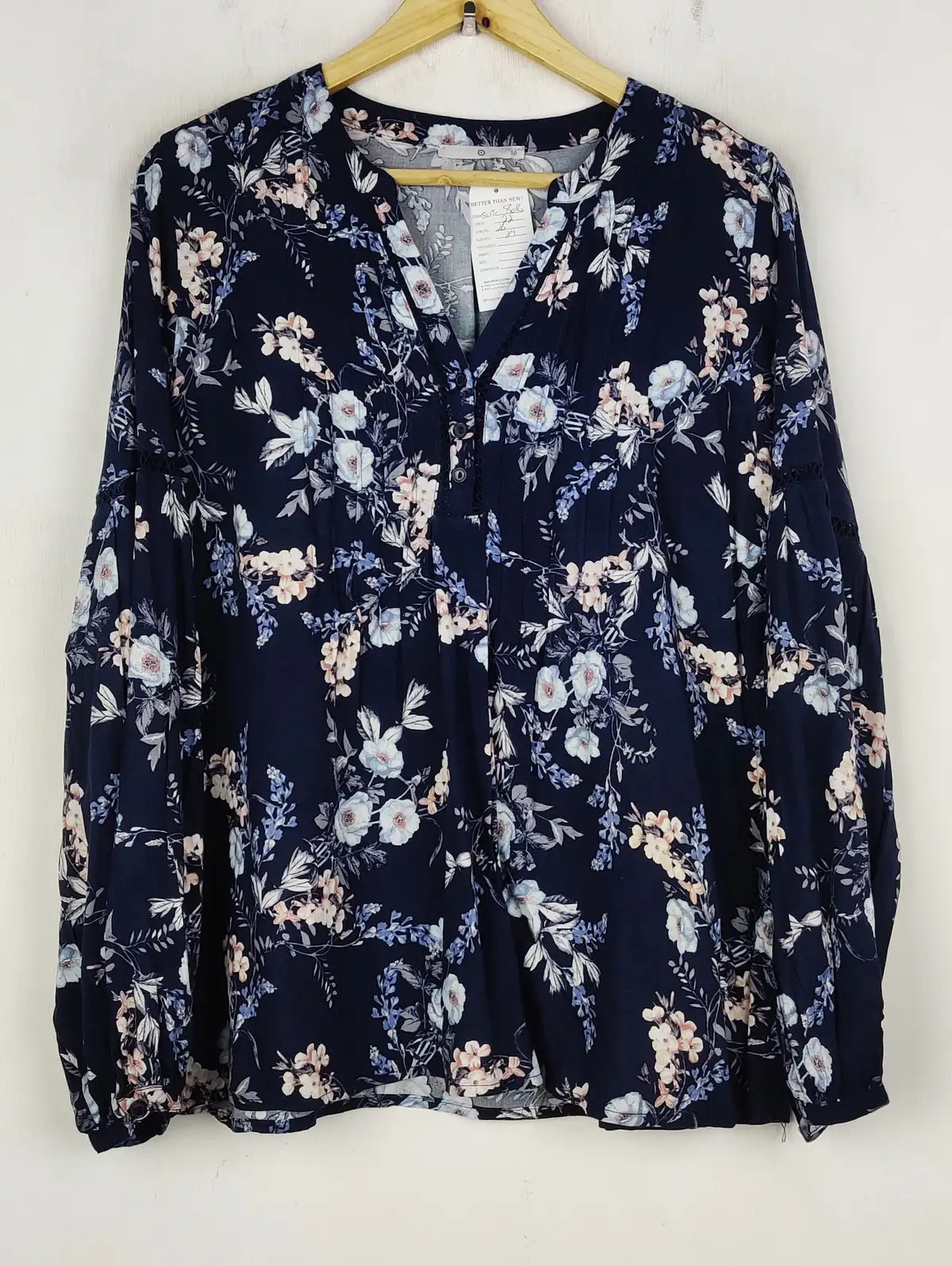 Buy online pre-used pre-loved 100% authentic & Original branded Unknown Brand (SWT-8016) available in Pakistan. Top international brands avilable.