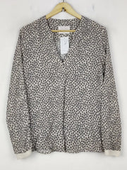 Buy online pre-used pre-loved 100% authentic & Original branded Part Two (SWT-8024) available in Pakistan. Top international brands avilable.
