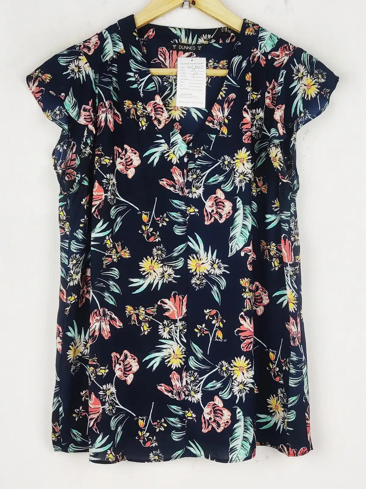 Buy online pre-used pre-loved 100% authentic & Original branded Dunnes Store (SWT-8032) available in Pakistan. Top international brands avilable.