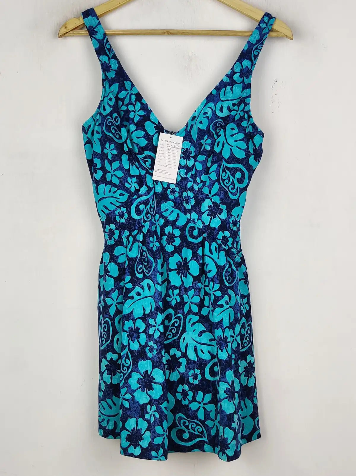Buy online pre-used pre-loved 100% authentic & Original branded Maxine (SWT-8062) available in Pakistan. Top international brands avilable.