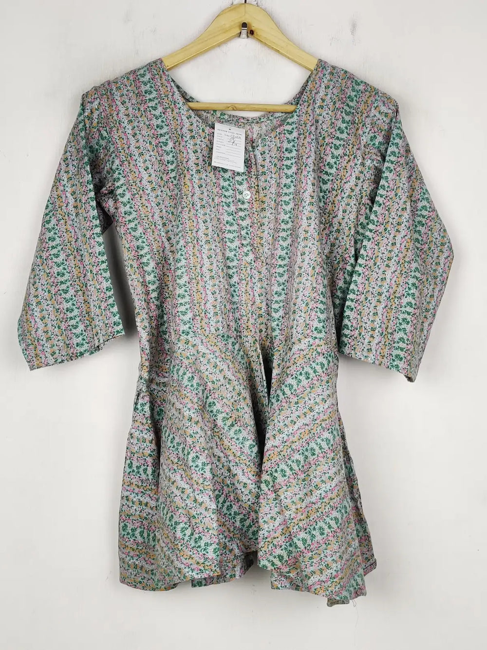 Buy online pre-used pre-loved 100% authentic & Original branded Unknown Brand (SWT-8064) available in Pakistan. Top international brands avilable.