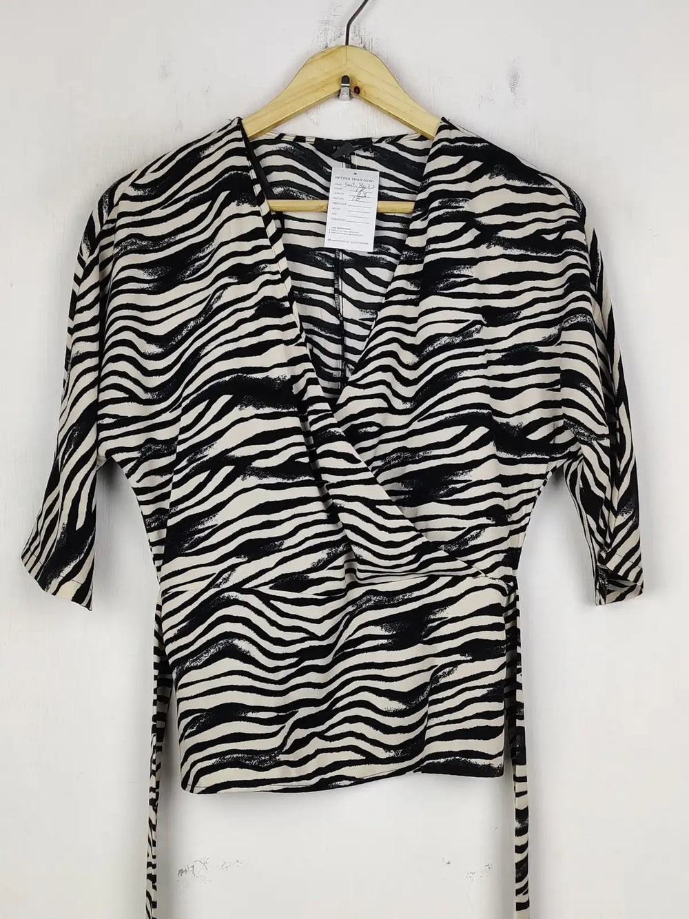 Buy online pre-used pre-loved 100% authentic & Original branded Primark (SWT-8072) available in Pakistan. Top international brands avilable.