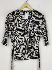Buy online pre-used pre-loved 100% authentic & Original branded Primark (SWT-8072) available in Pakistan. Top international brands avilable.