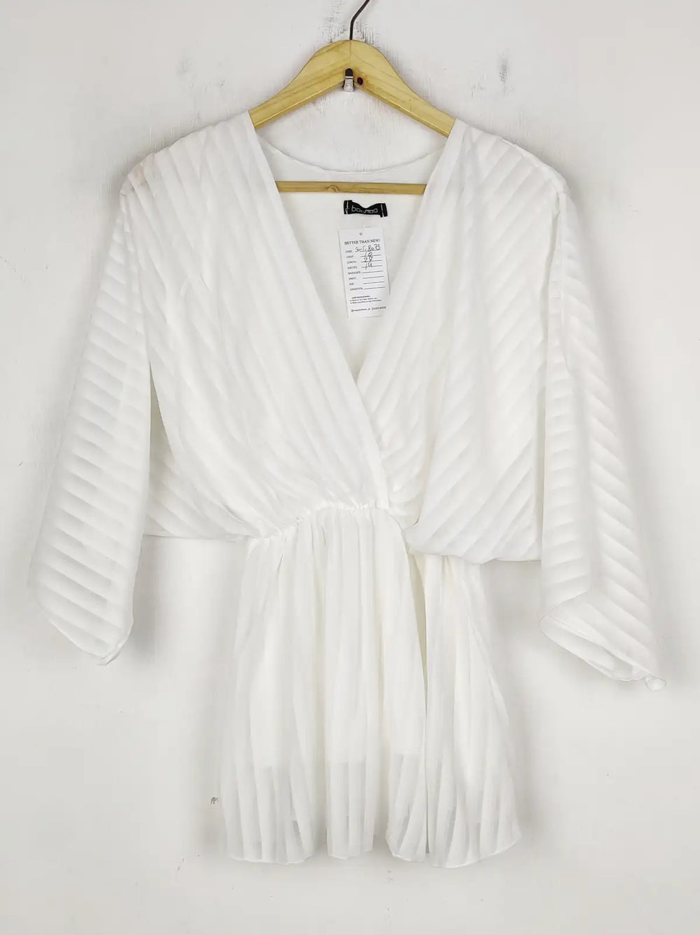 Buy online pre-used pre-loved 100% authentic & Original branded Boohoo (SWT-8073) available in Pakistan. Top international brands avilable.
