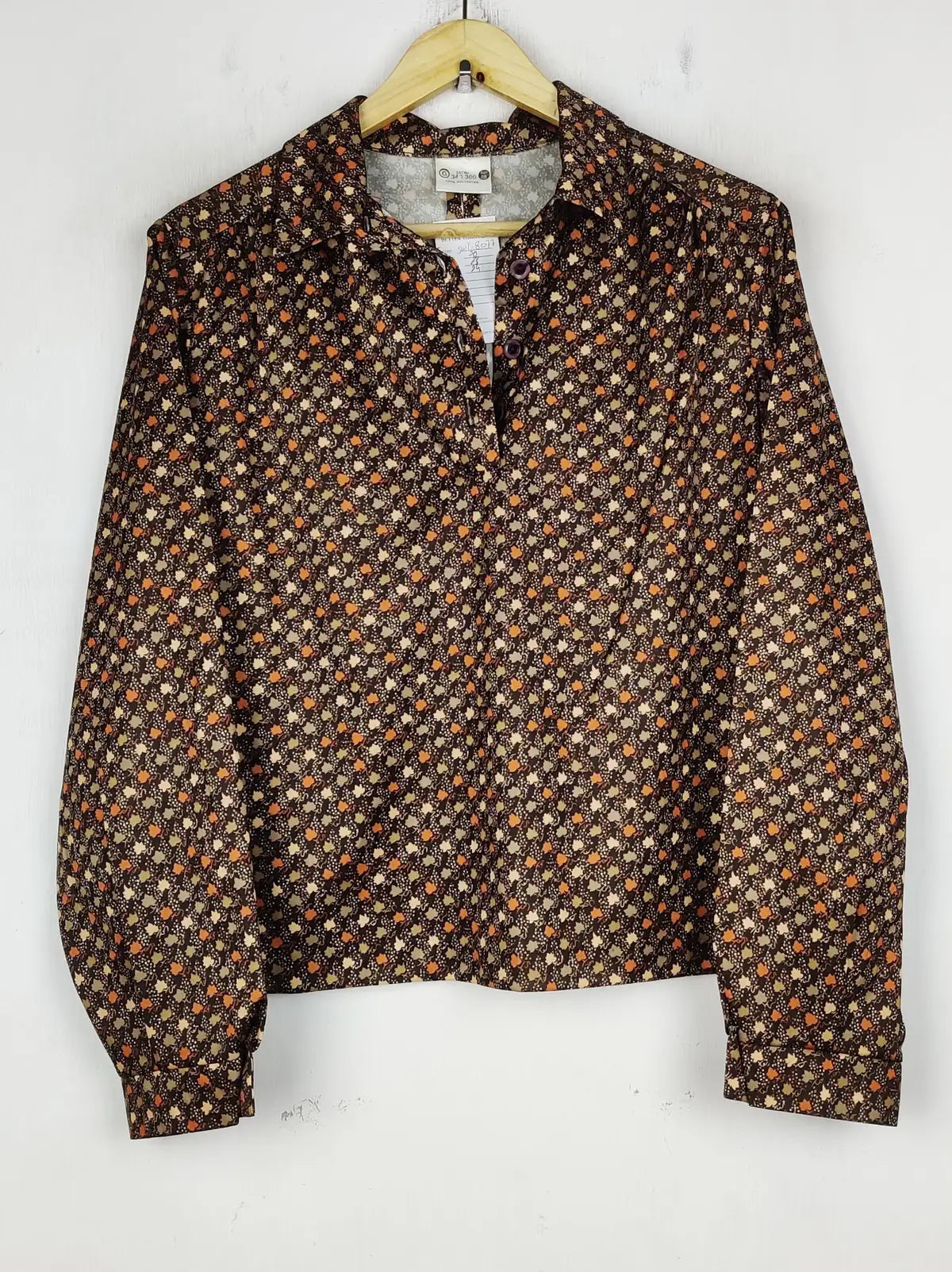 Buy online pre-used pre-loved 100% authentic & Original branded Unknown Brand (SWT-8077) available in Pakistan. Top international brands avilable.