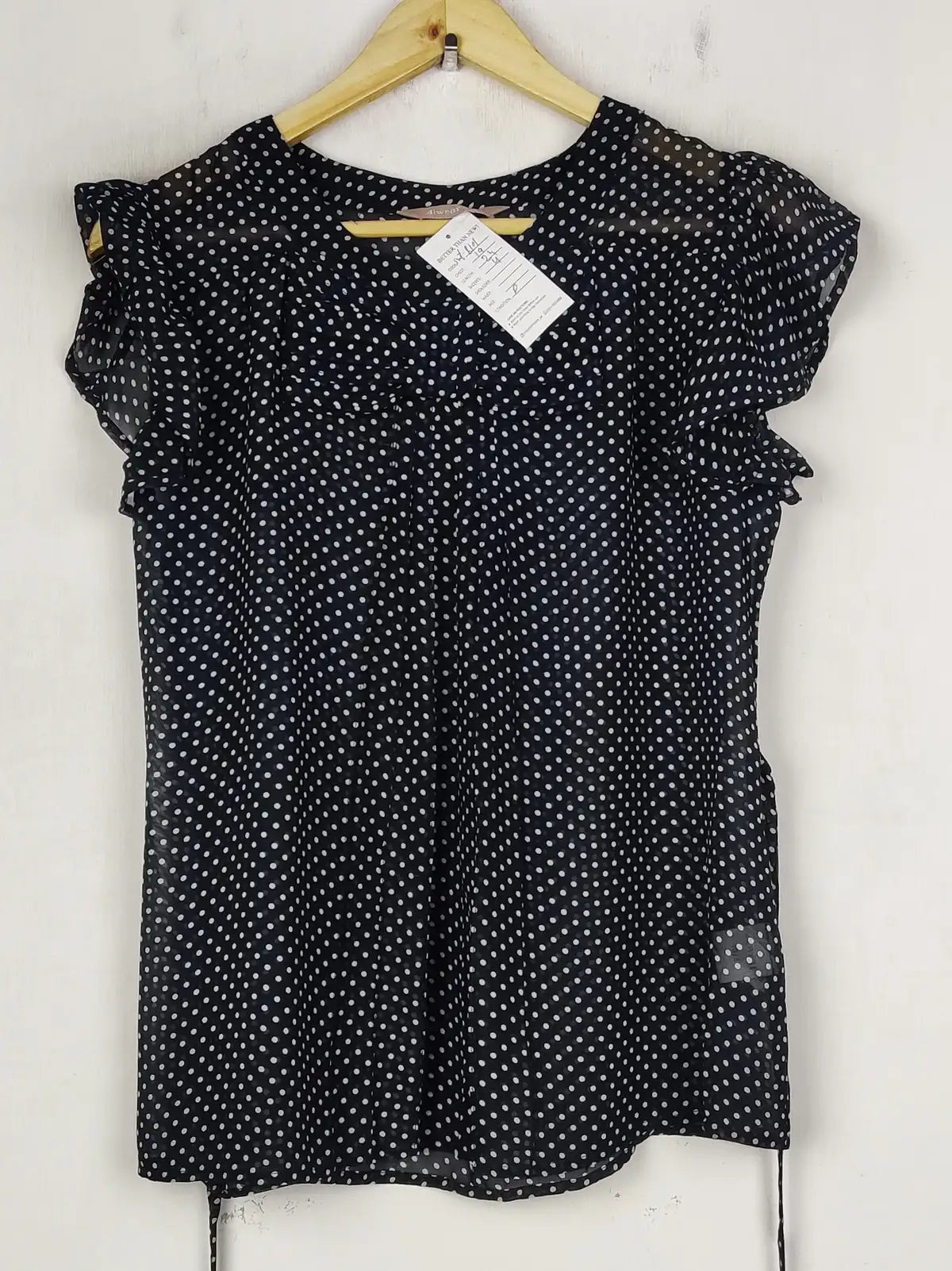 Buy online pre-used pre-loved 100% authentic & Original branded A Wear (SWT-8101) available in Pakistan. Top international brands avilable.