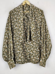 Buy online pre-used pre-loved 100% authentic & Original branded Unknown Brand (SWT-8122) available in Pakistan. Top international brands avilable.