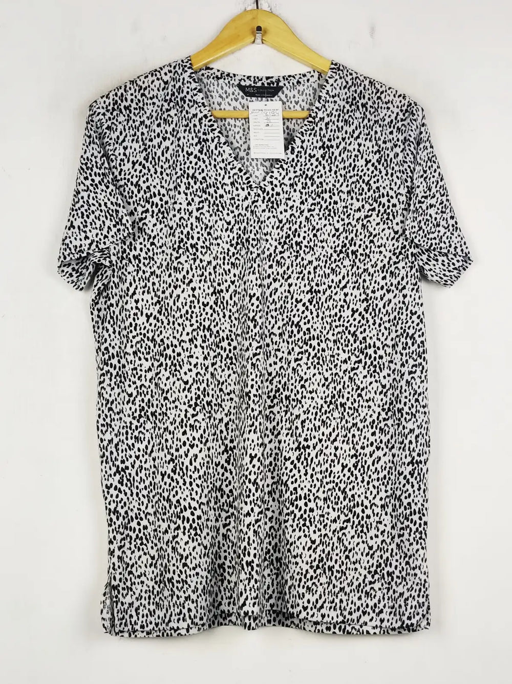 Buy online pre-used pre-loved 100% authentic & Original branded Marks & Spencer (SWT-8184) available in Pakistan. Top international brands avilable.