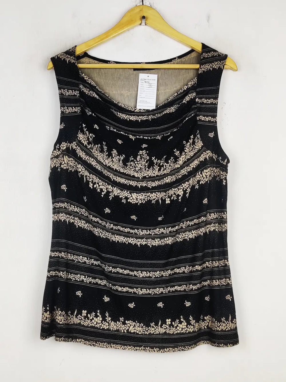 Buy online pre-used pre-loved 100% authentic & Original branded Marks & Spencer (SWT-8196) available in Pakistan. Top international brands avilable.