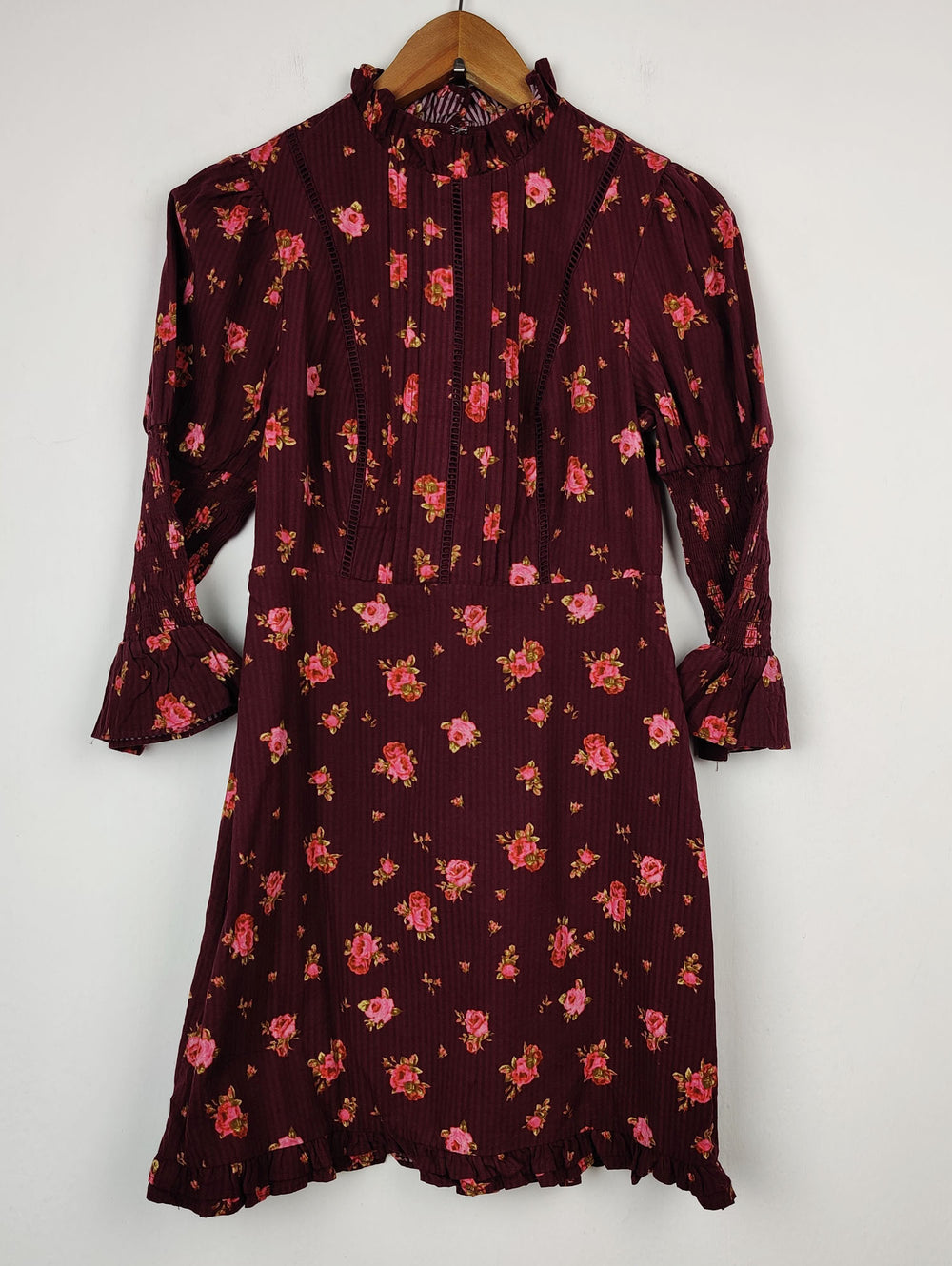 Buy online pre-used pre-loved 100% authentic & Original branded Urban (SWT-819) available in Pakistan. Top international brands avilable.