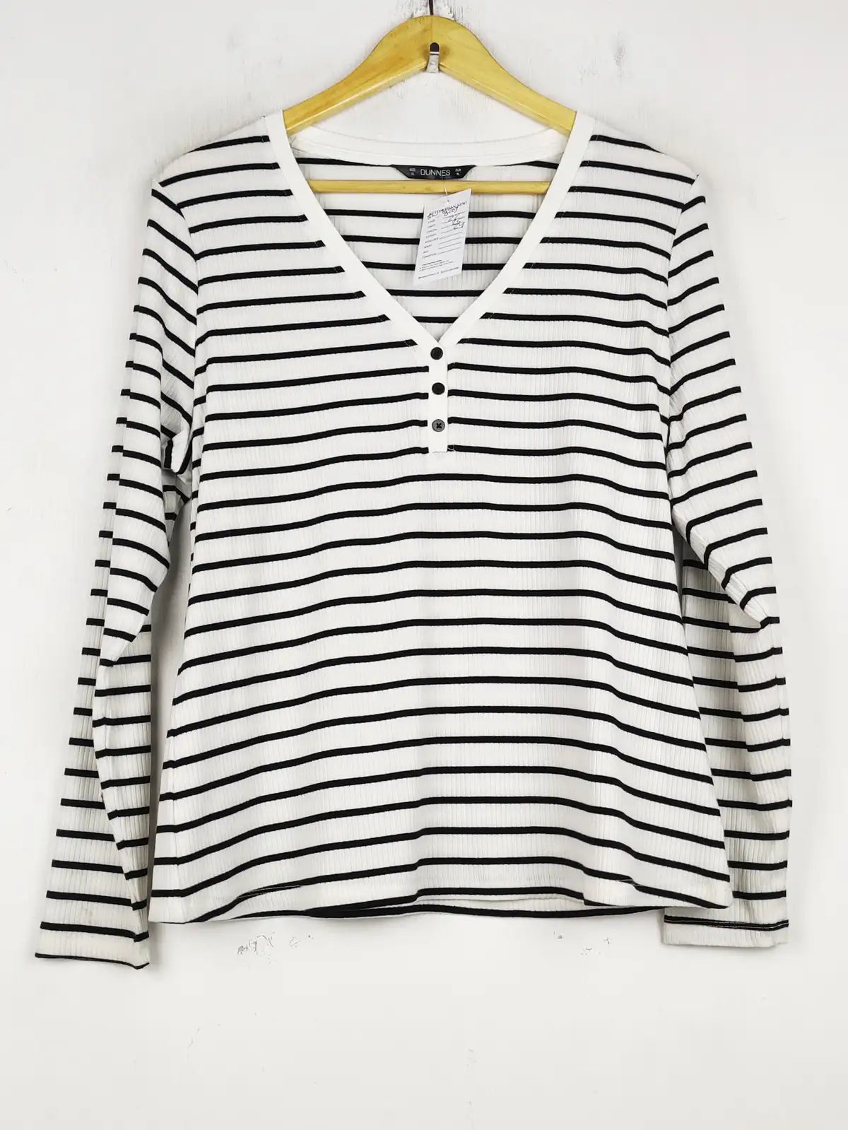 Buy online pre-used pre-loved 100% authentic & Original branded Dunnes Store (SWT-8203) available in Pakistan. Top international brands avilable.