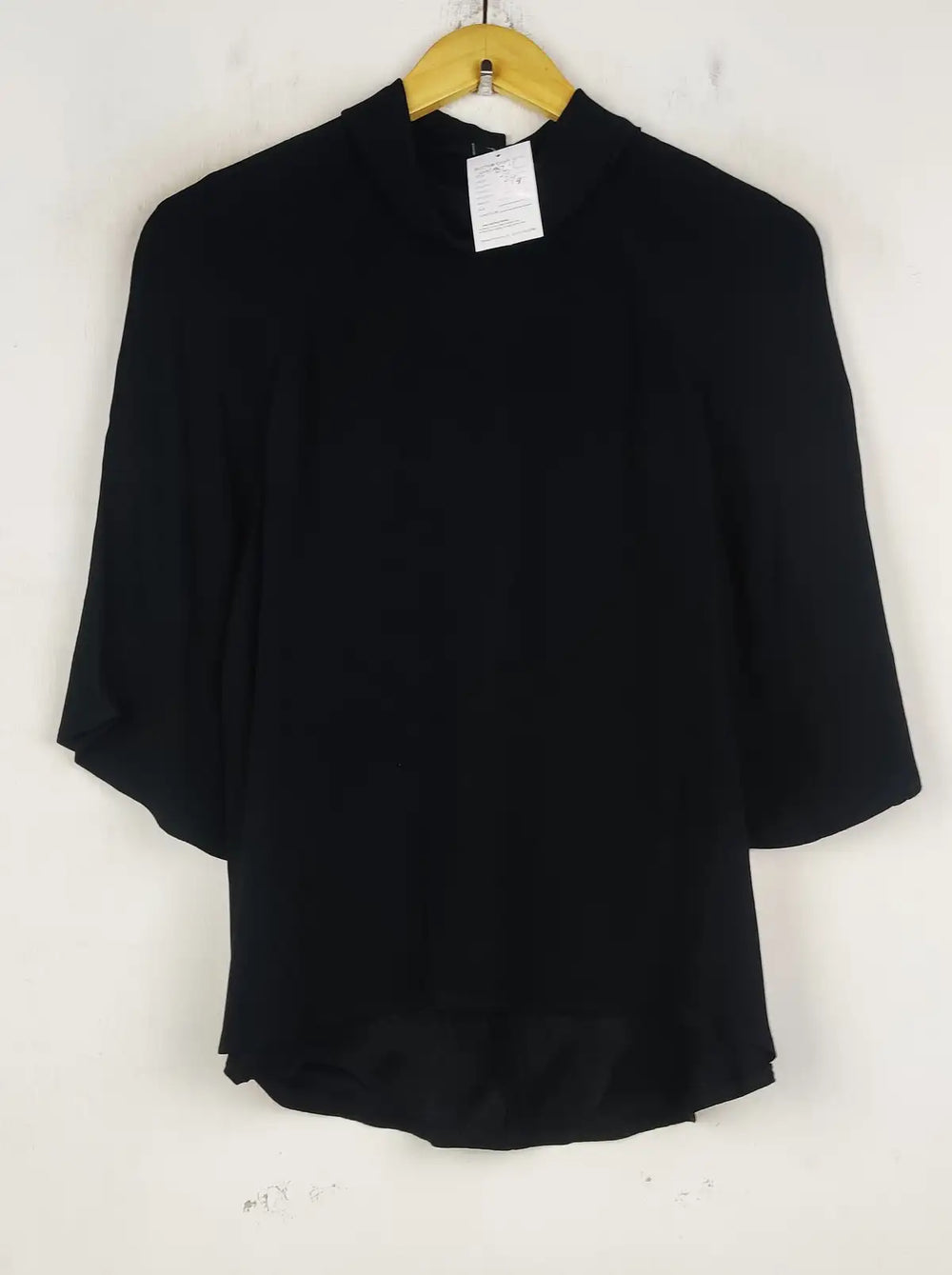 Buy online pre-used pre-loved 100% authentic & Original branded Unknown Brand (SWT-8211) available in Pakistan. Top international brands avilable.