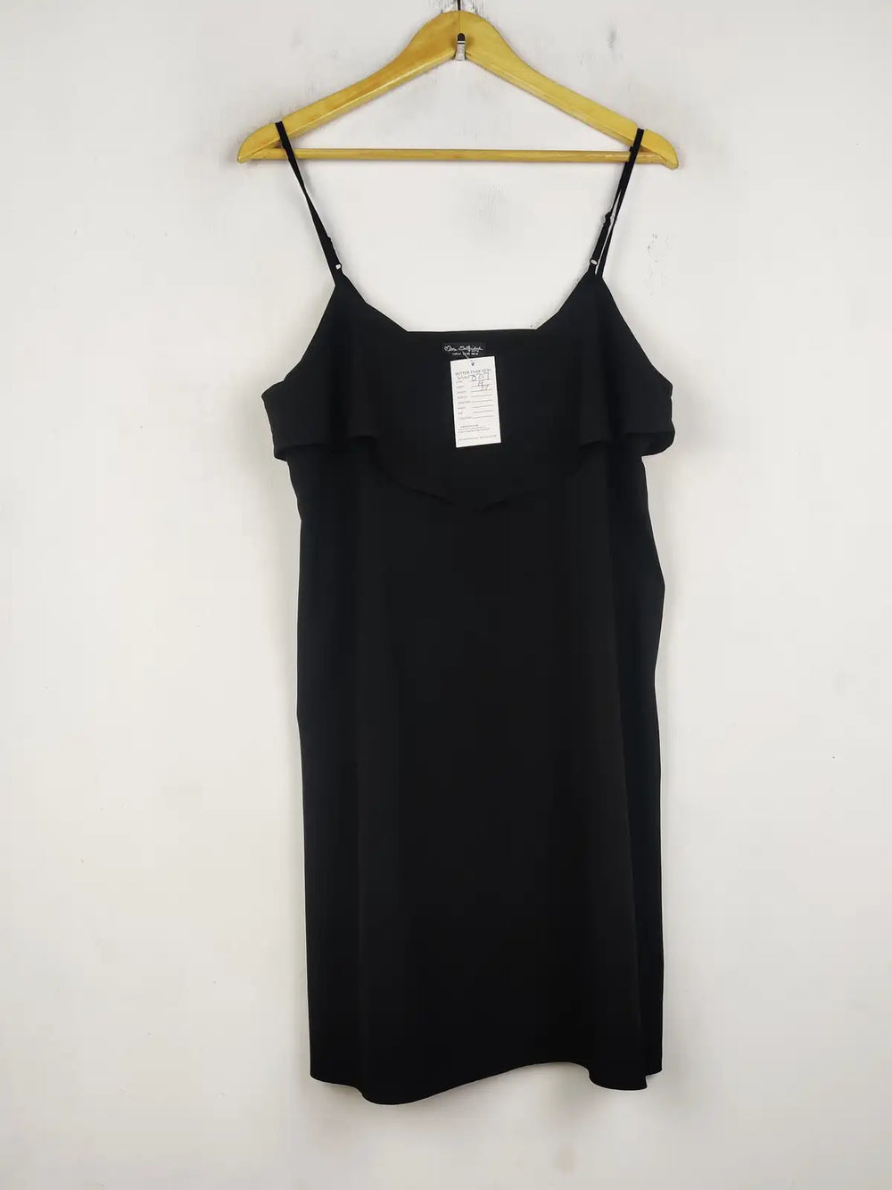 Buy online pre-used pre-loved 100% authentic & Original branded Miss Selfridge (SWT-8217) available in Pakistan. Top international brands avilable.