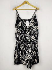 Buy online pre-used pre-loved 100% authentic & Original branded Limited Collection (SWT-8223) available in Pakistan. Top international brands avilable.