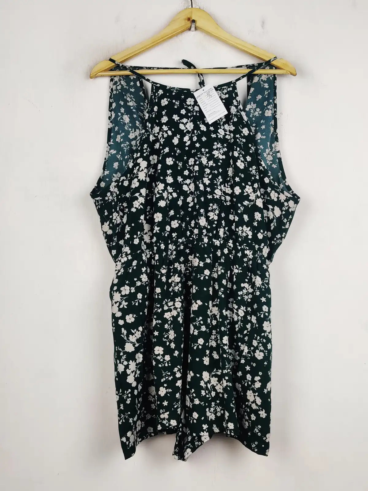 Buy online pre-used pre-loved 100% authentic & Original branded Unknown Brand (SWT-8230) available in Pakistan. Top international brands avilable.