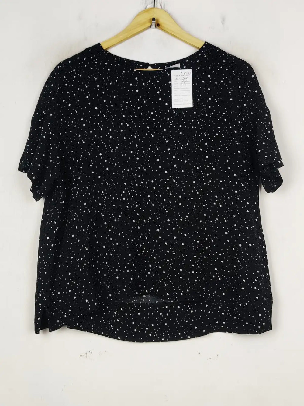 Buy online pre-used pre-loved 100% authentic & Original branded H&M (SWT-8237) available in Pakistan. Top international brands avilable.