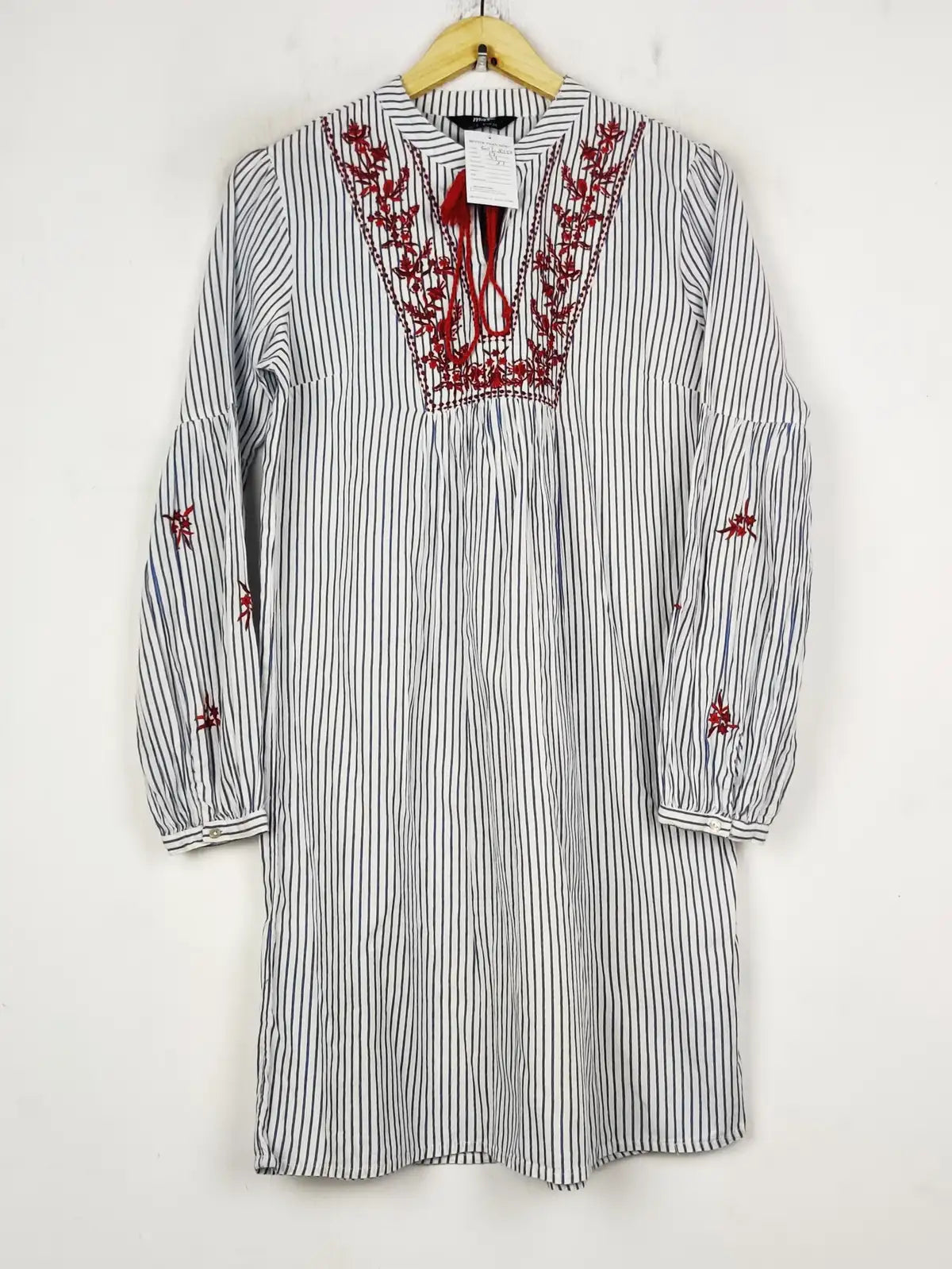 Buy online pre-used pre-loved 100% authentic & Original branded Max (SWT-8253) available in Pakistan. Top international brands avilable.