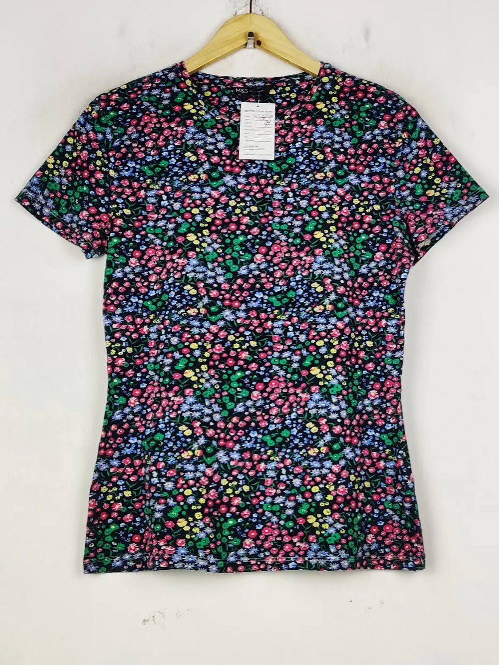 Buy online pre-used pre-loved 100% authentic & Original branded Marks & Spencer (SWT-8260) available in Pakistan. Top international brands avilable.