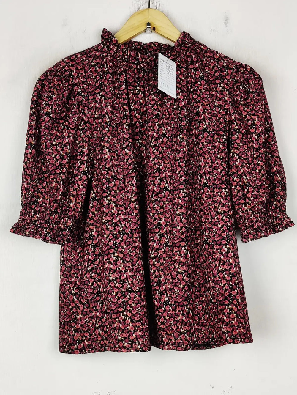 Buy online pre-used pre-loved 100% authentic & Original branded Holly & Whyte (SWT-8287) available in Pakistan. Top international brands avilable.