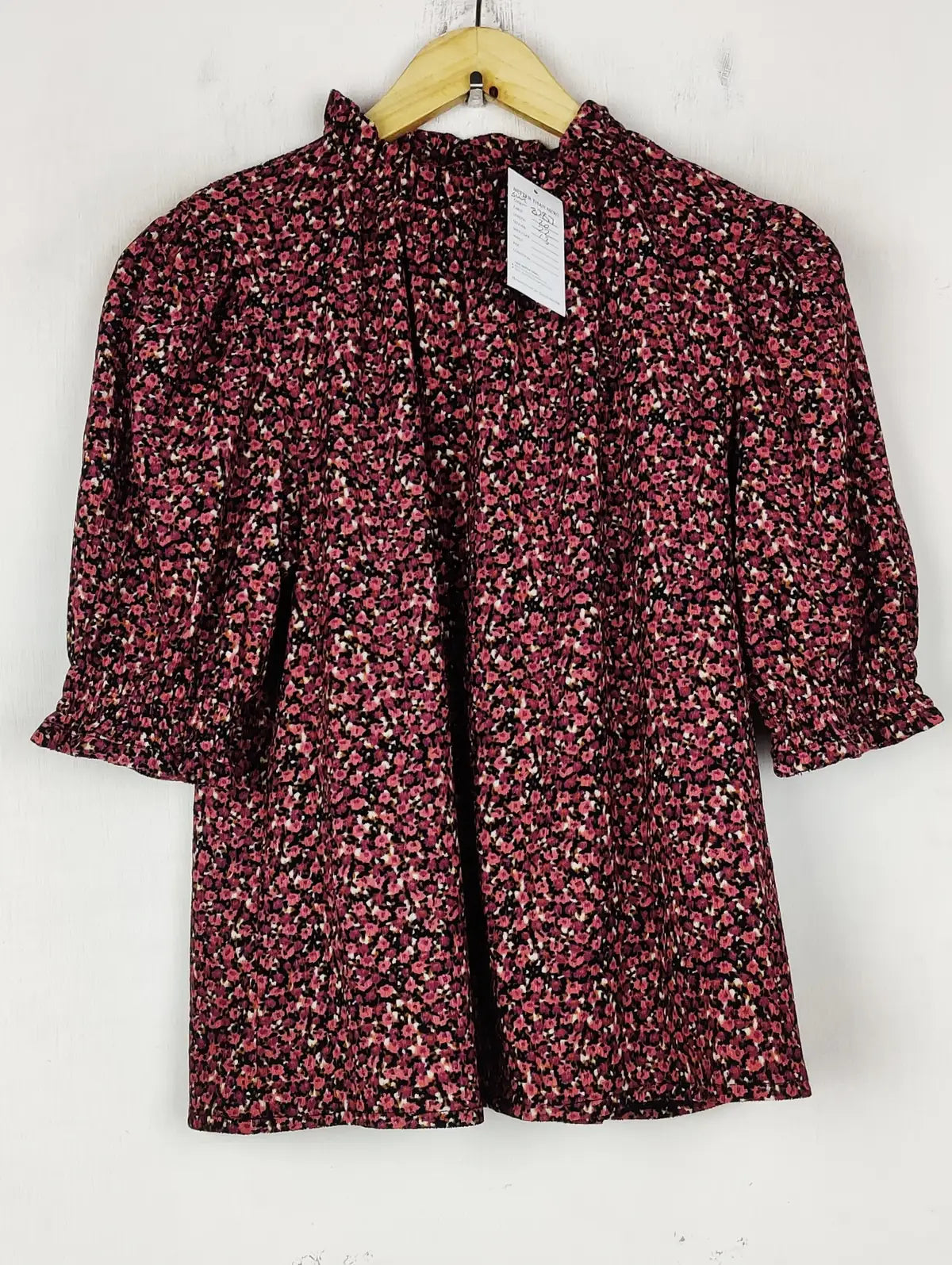 Buy online pre-used pre-loved 100% authentic & Original branded Holly & Whyte (SWT-8287) available in Pakistan. Top international brands avilable.