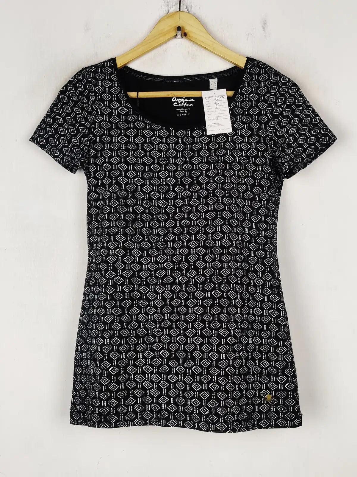 Buy online pre-used pre-loved 100% authentic & Original branded Organic Cotton (SWT-8294) available in Pakistan. Top international brands avilable.