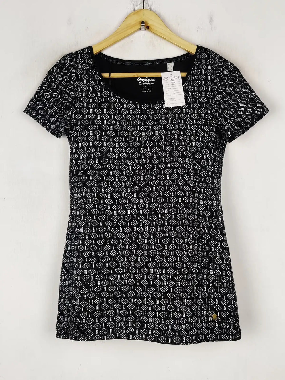 Buy online pre-used pre-loved 100% authentic & Original branded Organic Cotton (SWT-8294) available in Pakistan. Top international brands avilable.