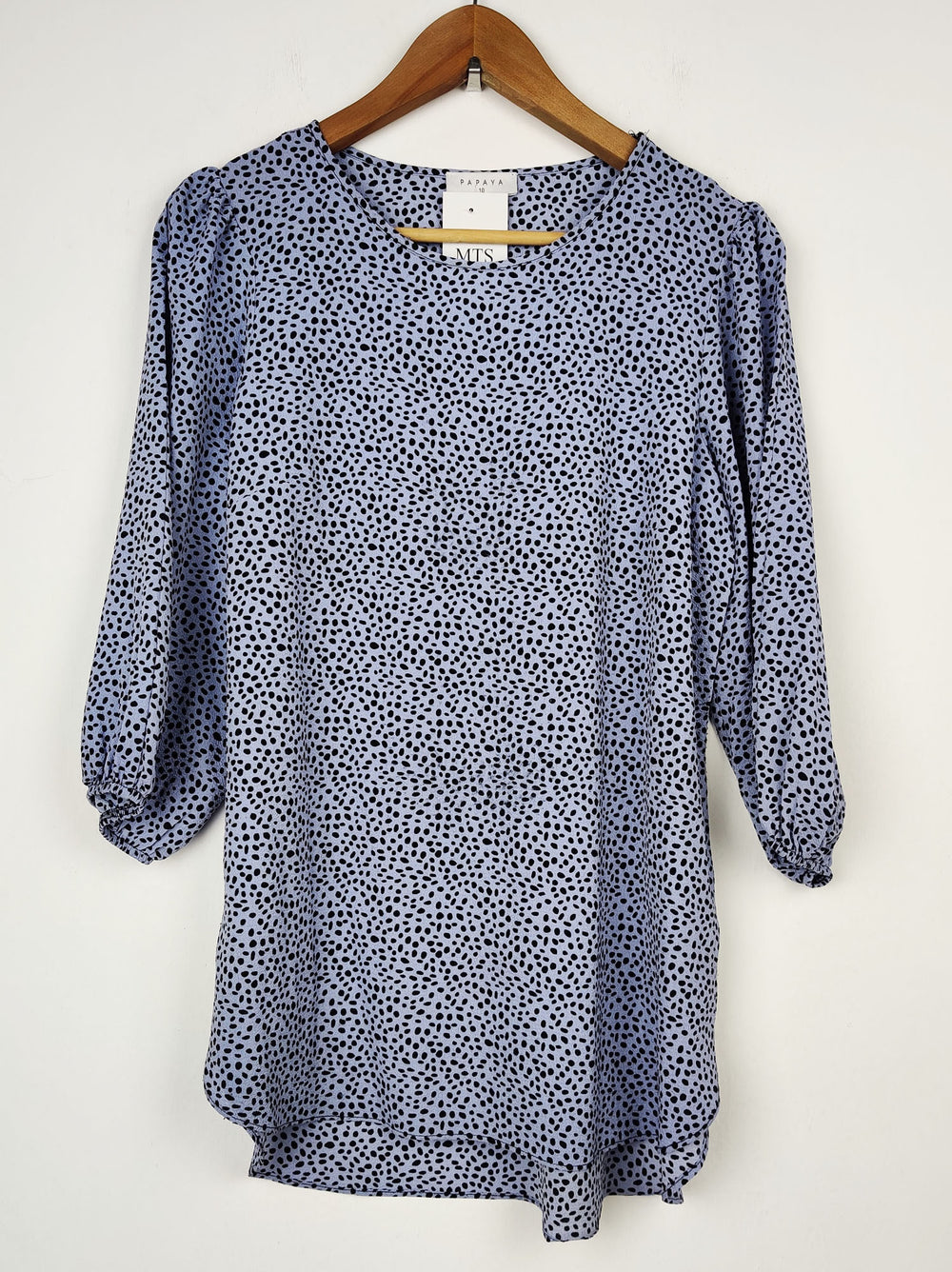 Buy online pre-used pre-loved 100% authentic & Original branded Papaya (SWT-832) available in Pakistan. Top international brands avilable.